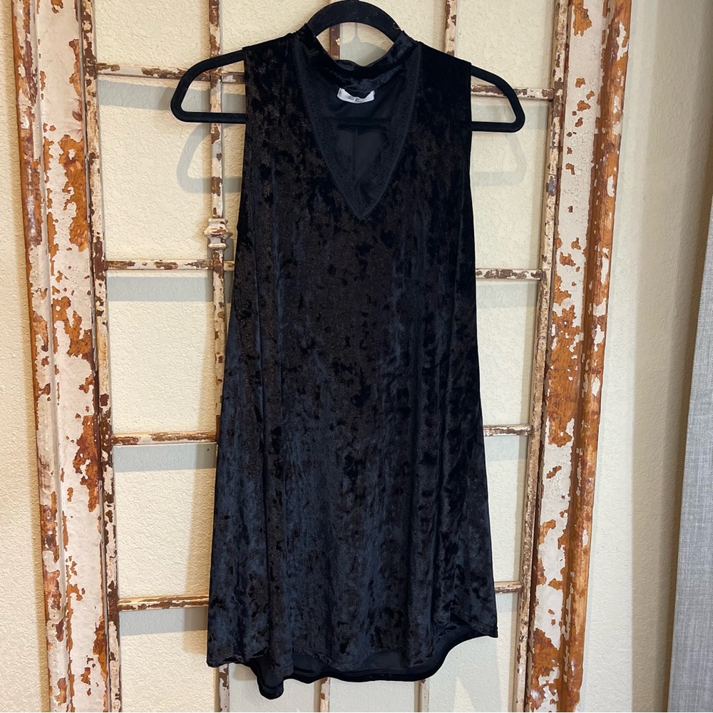 Tres Bien black velvet & lace v neck no sleeve dress / top S